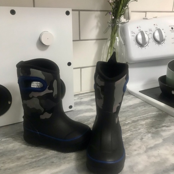 Toddler Boys Size 5 Lightweight Rain Snow Winter Boots New - Picture 2 of 6